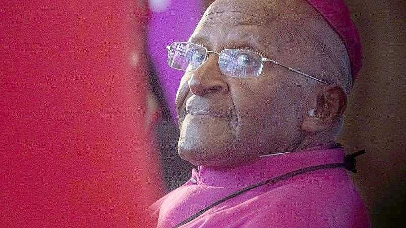 Der südafrikanische Friedensnobelpreiträger und frühere Ezbischof von Kapstadt, Desmond Tutu. Foto: Nic Bothma/EPA/dpa