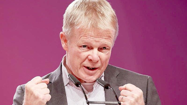 „Wir schätzen den zusätzlichen Investitionsbedarf auf mindestens 50 Milliarden Euro im Jahr ein“: Reiner Hoffmann. Foto: Oliver Berg/dpa