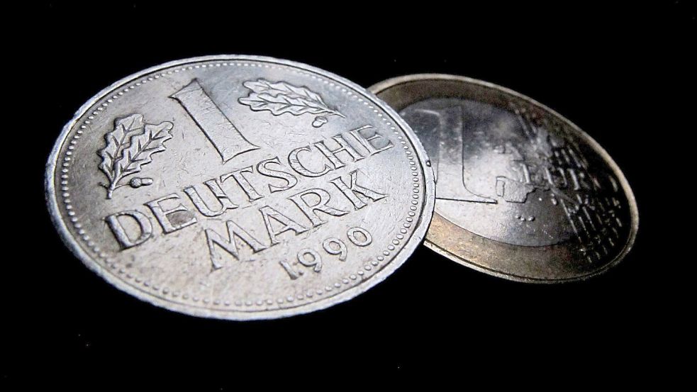 Auch 20 Jahre nach Einführung des Euro-Bargeldes trauern Menschen in Deutschland der Deutsche Mark nach. Foto: Karl-Josef Hildenbrand dpa/lby