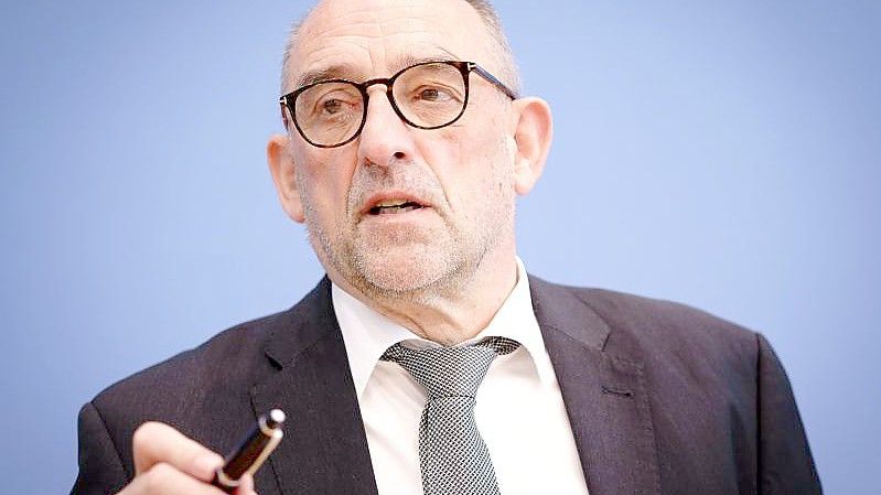 „Möglichst alle potenziellen Arbeitskräfte im Inland gewinnen und erst recht niemanden verlieren“: BA-Chef Detlef Scheele. Foto: Kay Nietfeld/dpa