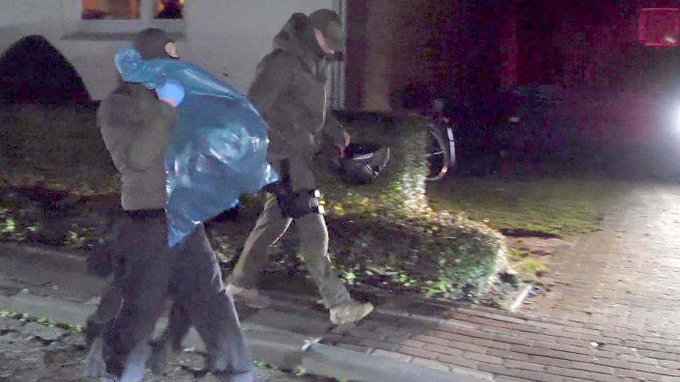 Die Polizei war nach Hinweisen auf Geschreie im Treppenhaus angerückt. Archivfoto: Hünecke/DPA