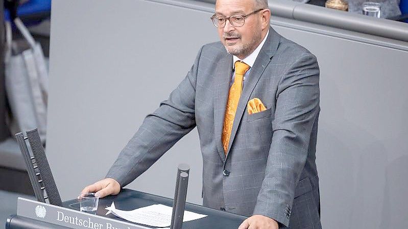 Uwe Witt verlässt die AfD, will sein Mandat aber weiter ausüben. Foto: Bernd von Jutrczenka/dpa