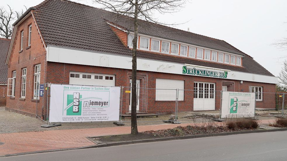 Im Februar wird die Gaststätte Strücklinger Hof im Ortskern des Saterländer Ortsteils Strücklingen abgerissen. Foto: Fertig