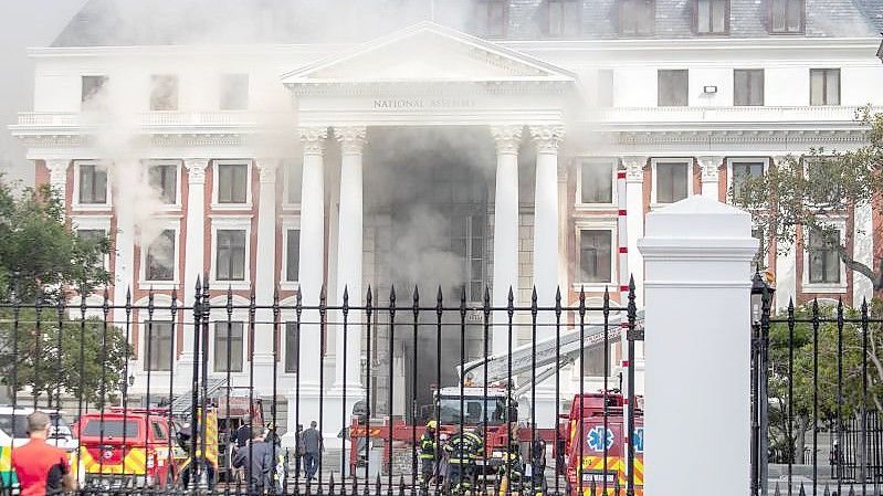 Das Gebäude der Nationalversammlung des südafrikanischen Parlaments wurde bei einem Brand schwer beschädigt. Foto: Lyu Tianran/XinHua/dpa