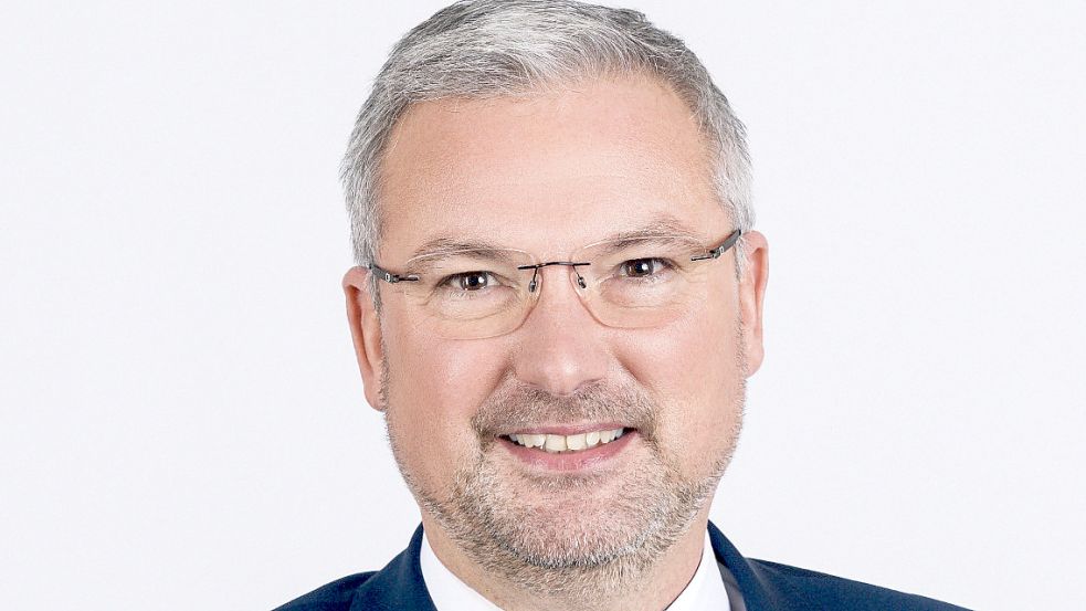 Sascha Laaken aus Ostrhauderfehn sitzt für die SPD im Landtag - und will dort auch nach der Wahl im Oktober bleiben.
