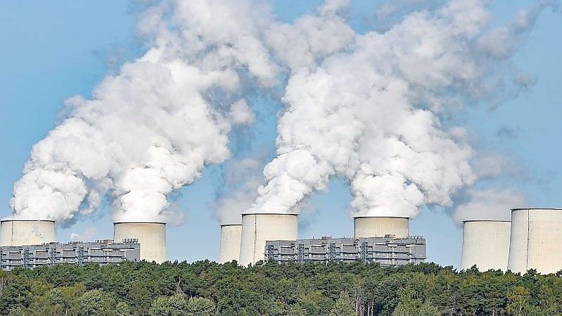 Der Verkauf von CO2-Emissionsrechten hat dem Staat im vergangenen Jahr Einnahmen in Höhe von 12,5 Milliarden Euro beschert. Foto: Patrick Pleul/dpa-Zentralbild/dpa