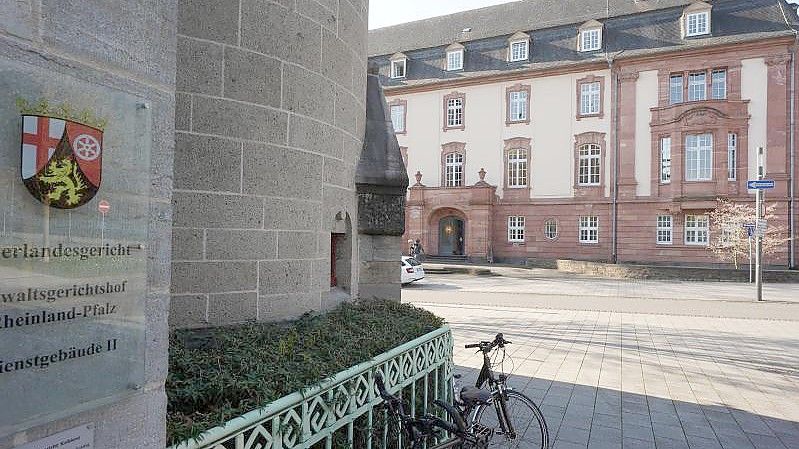 Am Oberlandesgericht in Koblenz wird gegen einen Syrer verhandelt, der Agent des staatlichen Allgemeinen Geheimdienstes in Syrien gewesen sein soll. Foto: Thomas Frey/dpa/Archivbild
