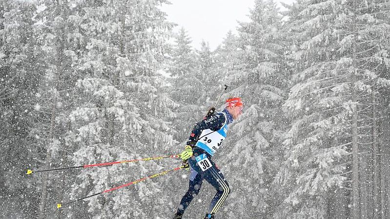 Johannes Kühn geht beim Weltcup in Oberhof als Vierter in die Verfolgung. Foto: Hendrik Schmidt/dpa-Zentralbild/dpa