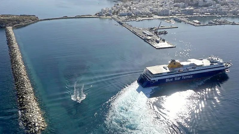 Auf der griechischen Insel Naxos wurde die Leiche eines drei Jahre alten Kindes angespült. Foto: Thanassis Stavrakis/AP/dpa/Symbolbild
