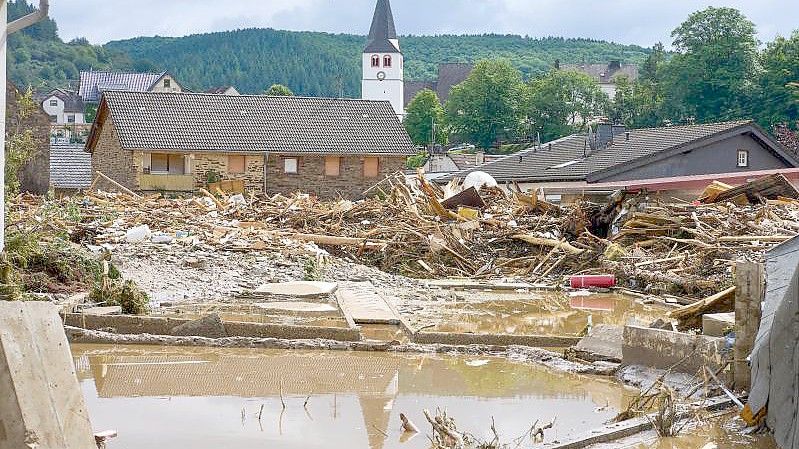 Die Flutkatastrophe im vergangenen Sommer verursachte allein in Deutschland Schäden von 33 Milliarden Euro. Foto: Thomas Frey/dpa
