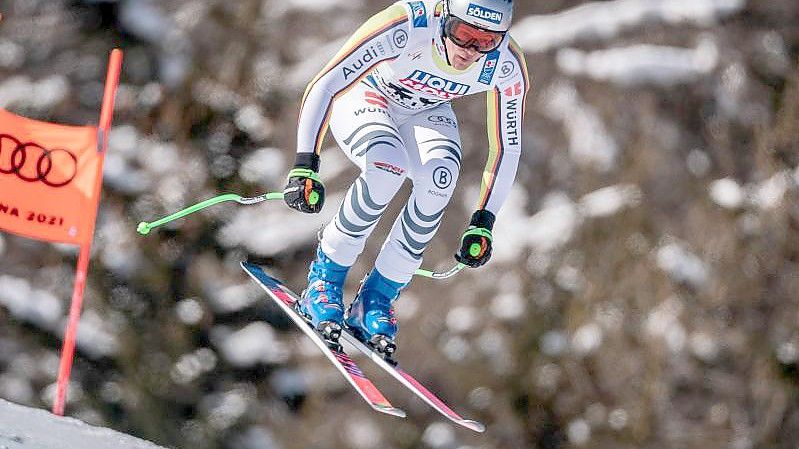 DSV-Star Thomas Dreßen fährt nach einer Knieoperation erstmals wieder Ski. Foto: Michael Kappeler/dpa
