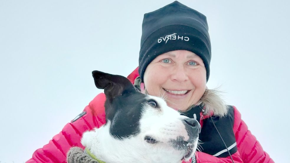 Bei häufig frostigen Temperaturen ging Lydia Scheichl aus Wels in Oberösterreich für die Ostfriesen auf die Strecke. Die 52-Jährige spulte in den drei Wochen 502 Kilometer ab – zumeist in Begleitung von Hündin Lilo. Sie war damit die fleißigste Läuferin des Ostfriesen-Teams. Fotos: Privat