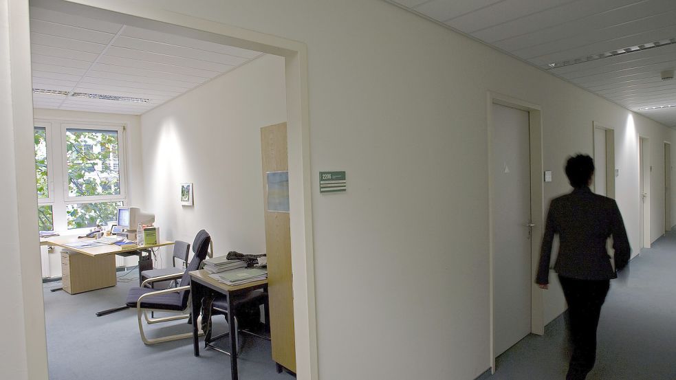 Eine Amtsstube ohne Mitarbeiter. Foto: Burgi/DPA