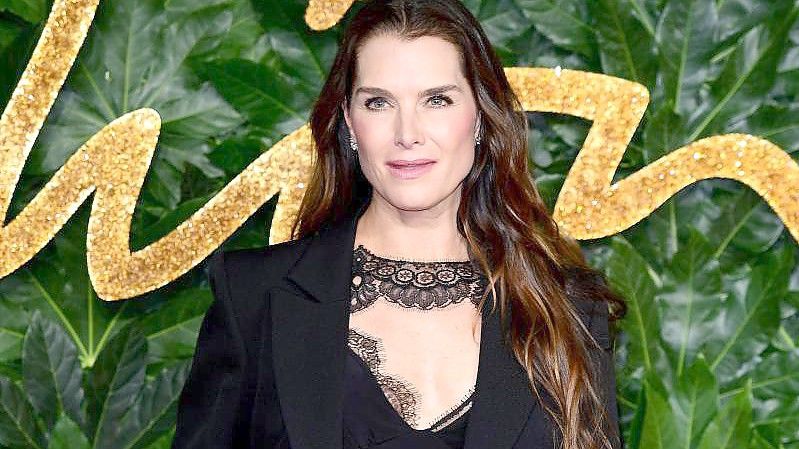 Brooke Shields bei den Fashion Awards 2018 in London. Foto: Ian West/PA Wire/dpa