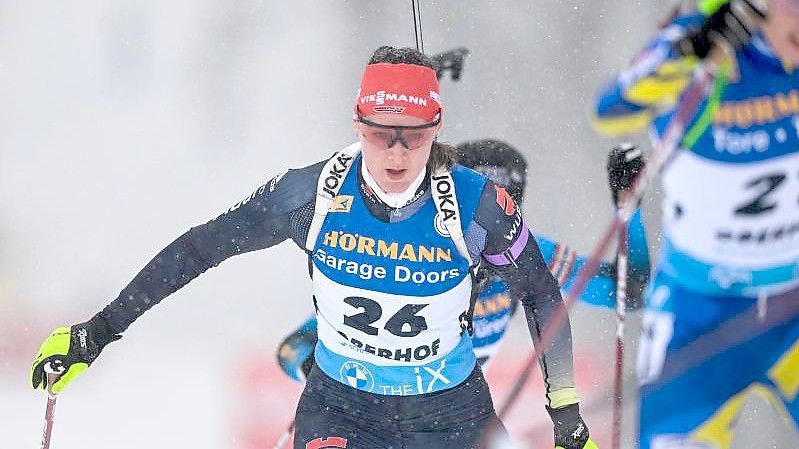 Vier Wochen vor Beginn der Olympischen Winterspiele hat Biathletin Denise Herrmann bislang noch nicht ihre Form gefunden. Foto: Hendrik Schmidt/dpa
