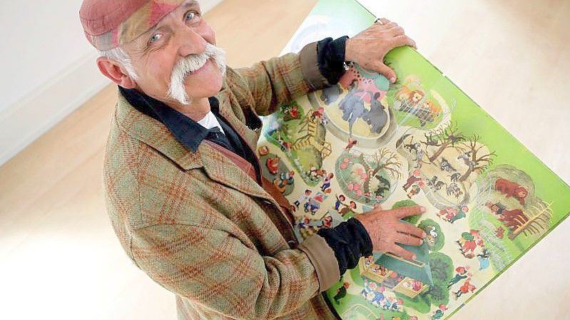 Der Illustrator und Künstler Ali Mitgutsch starb im Alter von 86 Jahren in München. Foto: Rolf Vennenbernd/dpa
