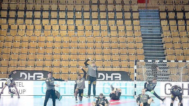 Im Team herrsche laut DHB-Sportvorstand vor der Handabll-EM eine „gute Stimmung“. Foto: Sebastian Gollnow/dpa