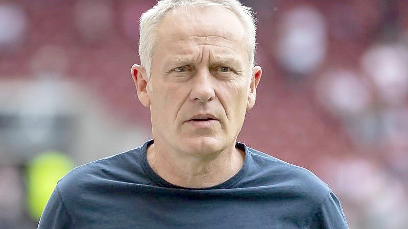Freiburgs Trainer Streich hat in seiner zehnjährigen Amtszeit noch nie in Dortmund gewinnen können. Foto: Tom Weller/dpa