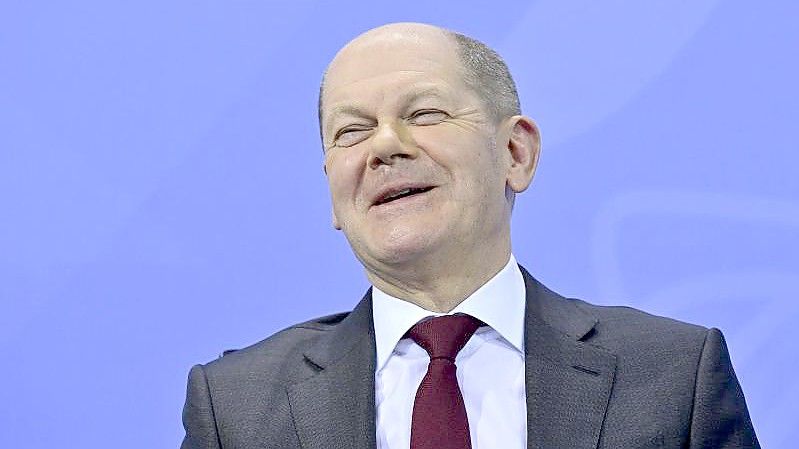 Bundeskanzler Olaf Scholz auf einer Pressekonferenz. Foto: John Macdougall/AFP Pool/dpa