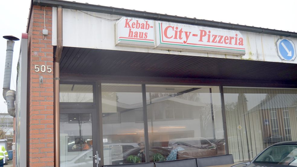 Beim Ramsloher Imbiss City-Pizzeria an der Hauptstraße wurde in der Nacht zu Freitag eingebrochen. Der oder die Täter entwendeten einen Geldspielautomaten. Foto: Fertig