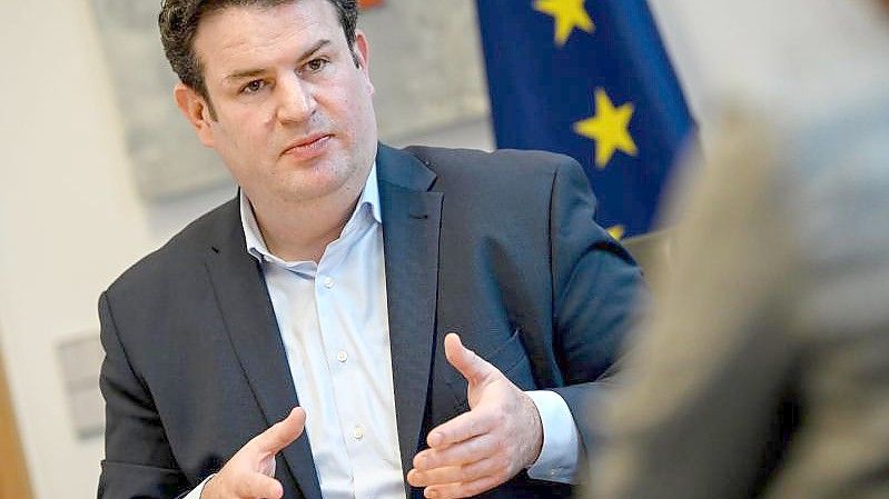 Bundesminister für Arbeit und Soziales, Hubertus Heil (SPD) in seinem Ministerium in Berlin. Foto: Britta Pedersen/dpa-Zentralbild/dpa