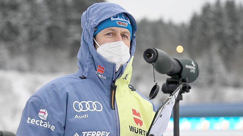 Biathlon-Bundestrainer Mark Kirchner will vor den Olympischen Winterspielen Ruhe bewahren. Foto: Hendrik Schmidt/dpa-Zentralbild/dpa