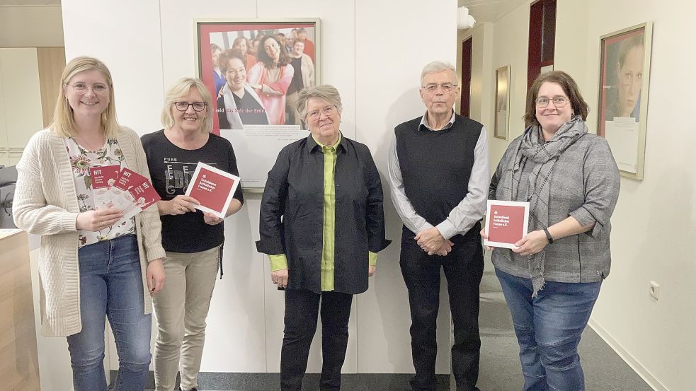 Koordinatorin Carolin Tölle, Trainerin Renate Winter, Ingrid und Hanjö Rick sowie Trainerin Kerstin Barlage tauschten sich aus. Foto: SkF