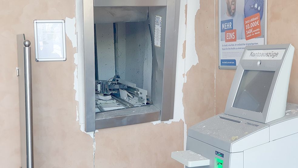 Ostern 2020 ist ein Geldautomat der Ostfriesischen Volksbank in Bunde gesprengt worden. Bild: Gettkowski