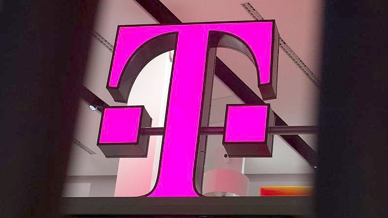 Die Deutsche Telekom steigt in den Markt mit Cloud-Telefonie ein. Foto: Rainer Jensen/dpa