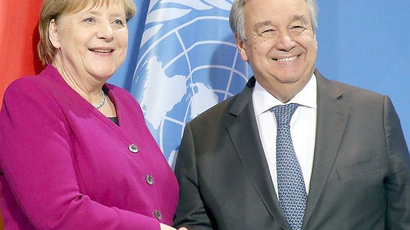 UN-Chef António Guterres wollte Ex-Bundeskanzlerin Angela Merkel als Beraterin gewinnen. Foto: Wolfgang Kumm/dpa