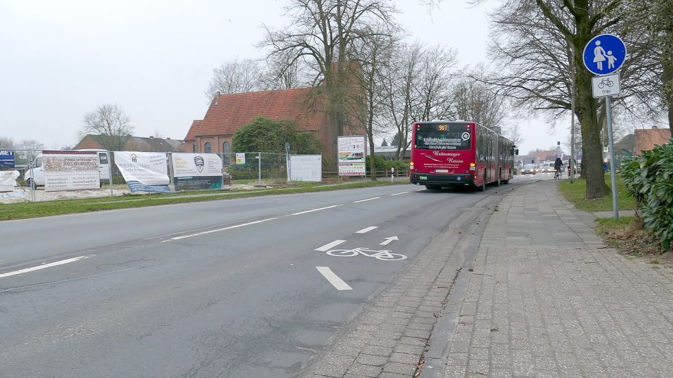 Planänderung: An der Straße Grüner Hof sollen Fahrradfahrer künftig sofort merken, dass sie in Friesoythe willkommen sind. Bis dahin ist es ganz offensichtlich noch ein weiter Weg. Foto: Stix