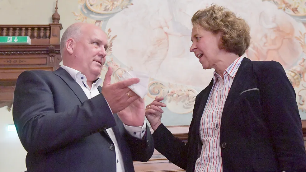 Am Wahlabend gratulierte Beatrix Kuhl ihrem Nachfolger Claus-Peter Horst und beendete so das Kapitel Bürgermeisterin. Jetzt hat sie auch das Kapitel CDU für sich beendet. Foto: Ortgies/Archiv