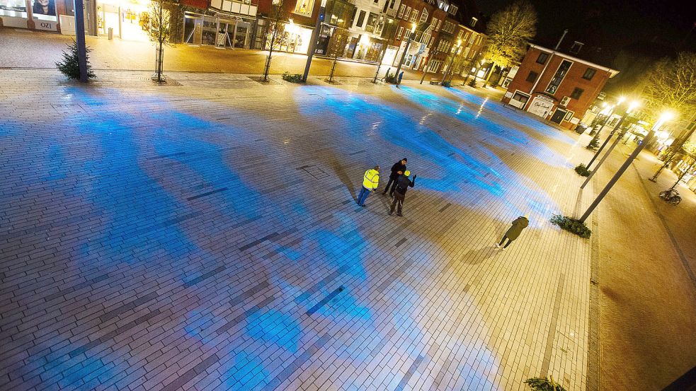Der Neue Markt in Emden kann in blaues Licht gehüllt werden. Foto: J.Doden/Archiv