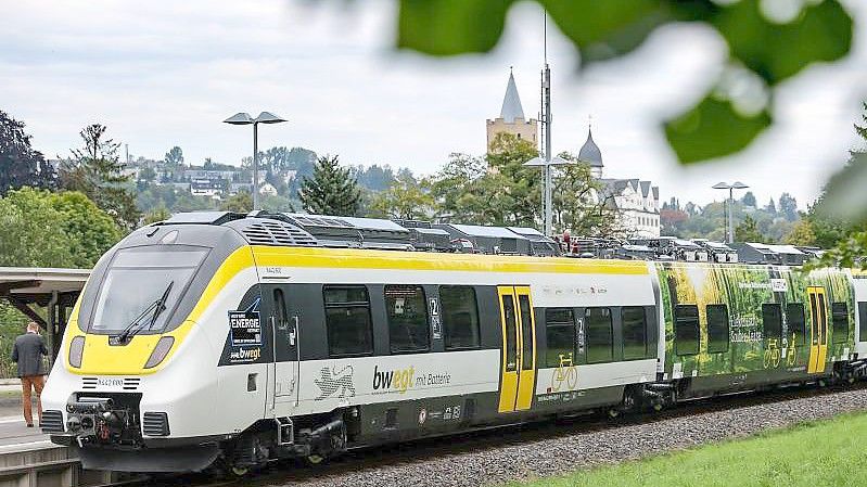 Ein mit Batterien betriebener Zug vom Typ „Talent 3“. Foto: Jan Woitas/dpa-Zentralbild/dpa