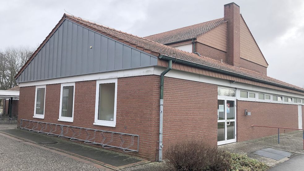 Die Turnhalle bei der Grundschule in Ostrhauderfehn stammt aus den 1960er-Jahren und soll nun saniert werden.