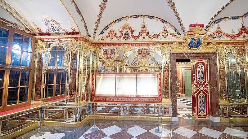 Eine bei dem Einbruch beschädigte Vitrine im Juwelenzimmer im Historischen Grünen Gewölbe. (Archivbild). Foto: Sebastian Kahnert/dpa-Zentralbild/dpa