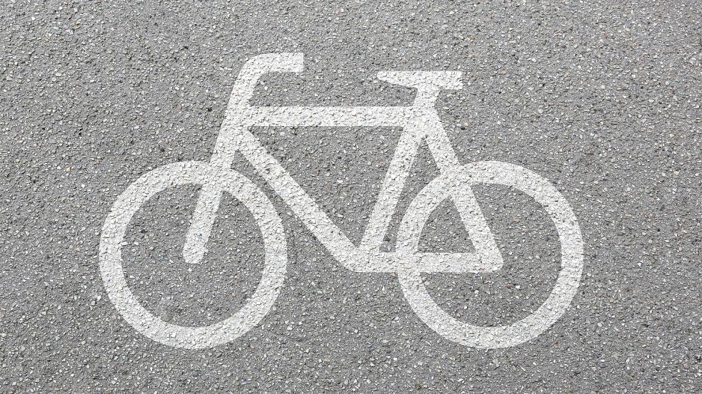 fahrrad,fahrradweg,fahrräder,fahrradspur,fahrradspuren,fahrradwege,radweg,radwege,veloweg,velowege *** bicycle,bike lane Foto: www.imago-images.de