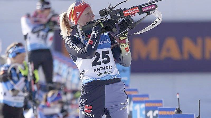 Franziska Hildebrand ist für die Winterspiele in Peking nur als Ersatz vorgesehen. Foto: Matthias Schrader/AP/dpa