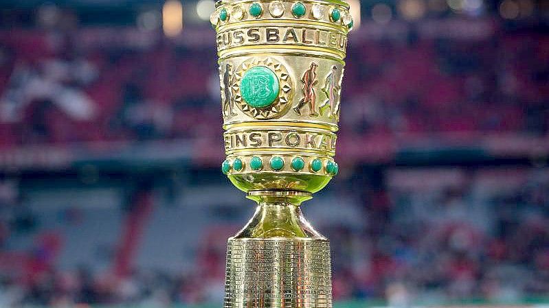 Das Viertelfinale des DFB-Pokals wird ausgelost. Foto: Matthias Balk/dpa