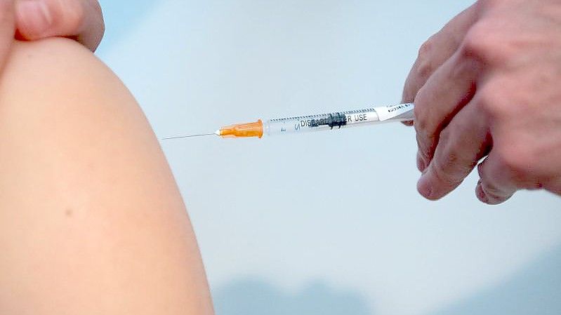 Bundekanzler Scholz und die Ministerpräsidentinnen und Ministerpräsidenten der Länder haben sich für eine allgemeine Impfpflicht ausgesprochen. Foto: Sven Hoppe/dpa