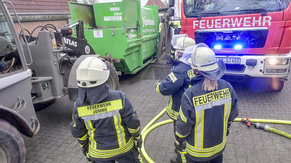 In einem Müllcontainer hatten sich Flammen gebildet. Foto: Ortgies