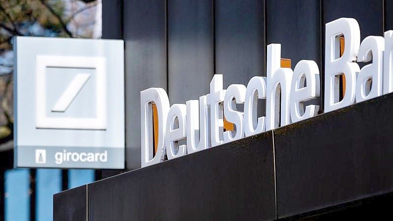 Die Deutsche Bank meldet sich mit Zahlen. Foto: Hauke-Christian Dittrich/dpa