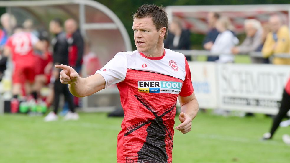 Auch beim SV Großefehn sprang Trainer Klaus Barghorn gelegentlich als Spieler ein. Archivfoto: Steenhoff
