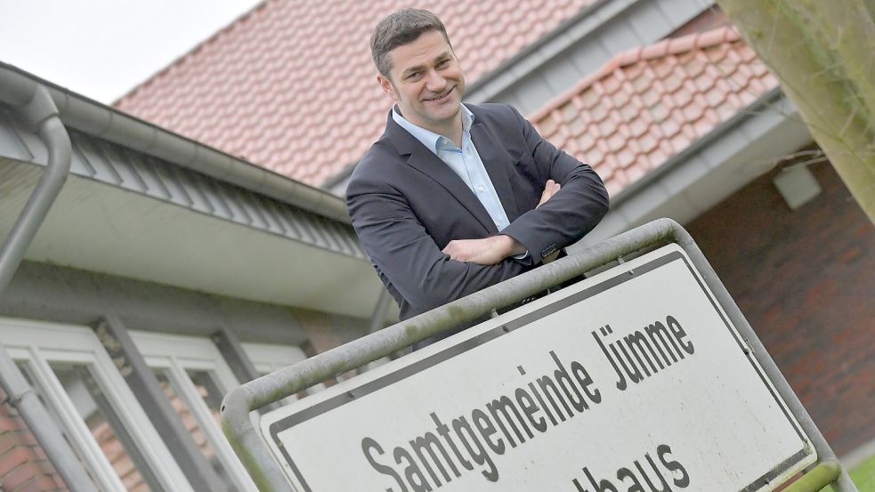 Christoph Busboom aus Holtland ist seit dem 1. November Bürgermeister der Samtgemeinde Jümme. Foto: Ortgies