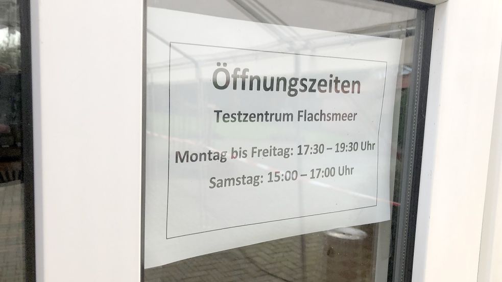 Noch ist das Testzentrum im Saal der Gaststätte Reepmeyer untergebracht. Ab kommenden Montag werden die Tests in der Begegnungsstätte in Flachsmeer vorgenommen. Foto: Zein