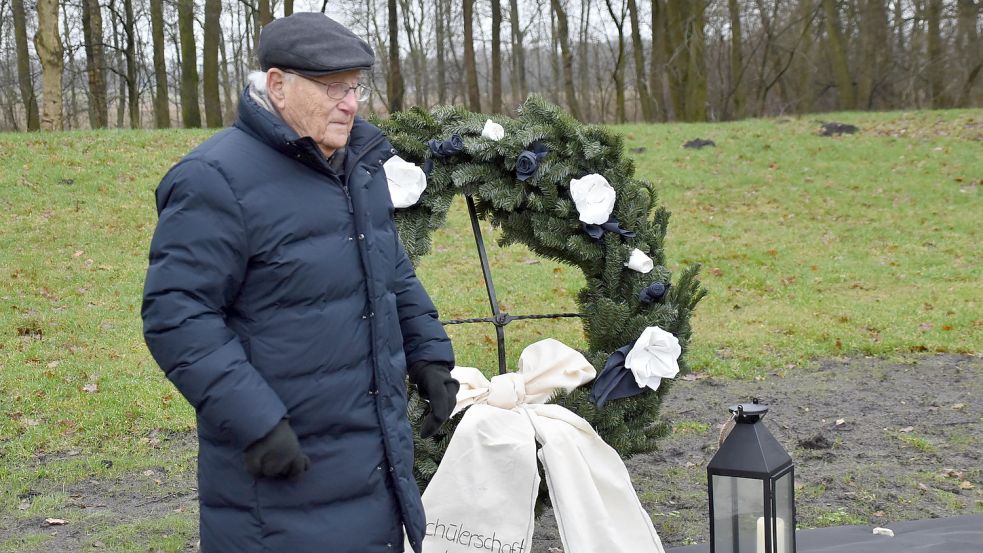Der Holocaust-Überlebende Albrecht Weinberg rief zu einer Gedenkminute auf. Foto: Ammermann