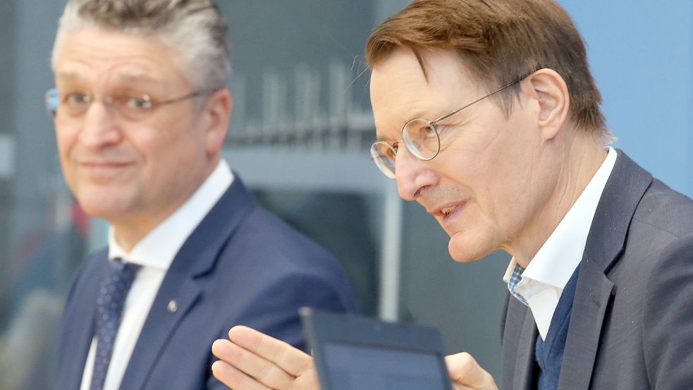 Stochern im Nebel? Gesundheitsminister Karl Lauterbach (rechts, SPD) und RKI-Chef Lothar Wieler. Foto: Wolfgang Kumm