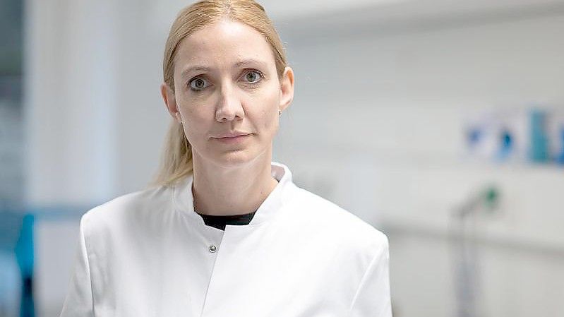 „Dieses Virus hat uns immer wieder überrascht“, sagt Ciesek zwei Jahre nach Beginn der Corona-Pandemie. Foto: Sebastian Gollnow/dpa
