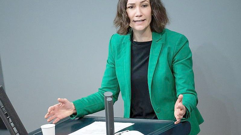 Familienministerin Anne Spiegel spricht während der dreitägigen Debatte über die Politik der Ampel-Koalition im Bundestag. Foto: Bernd von Jutrczenka/dpa