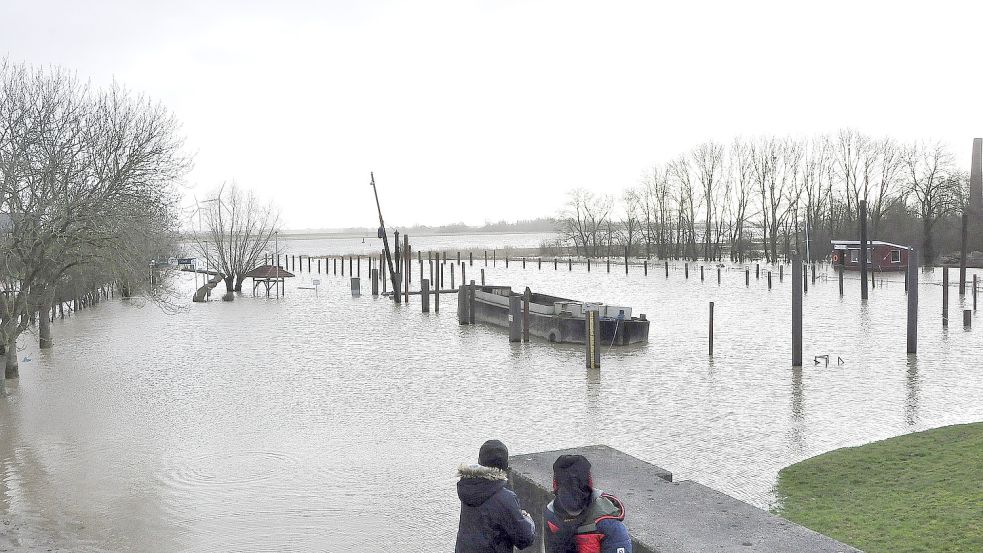 Der Jemgumer Hafen stand unter Wasser. Foto: Wolters
